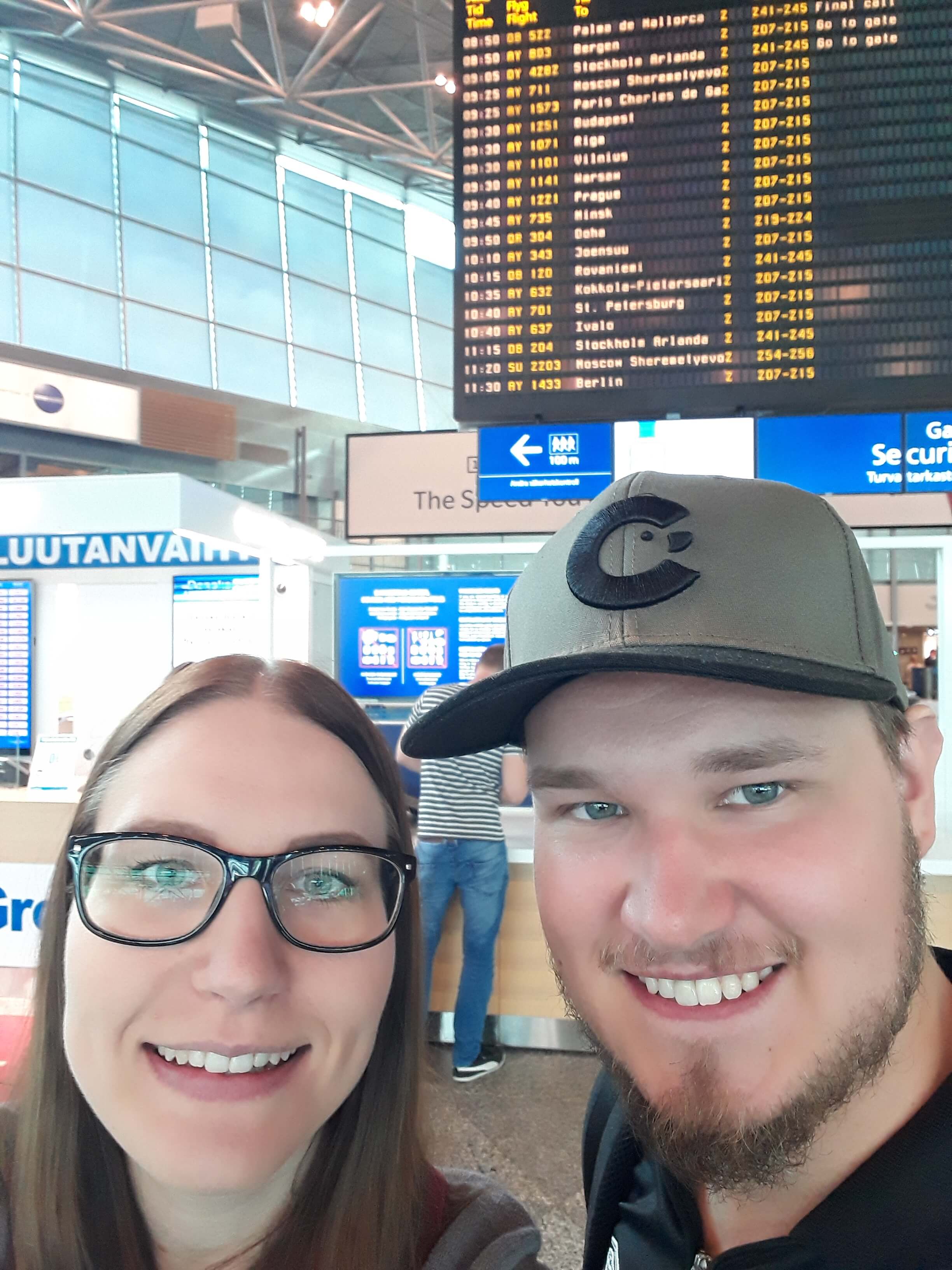 Lähtöterminaalissa Helsinki-Vantaalla